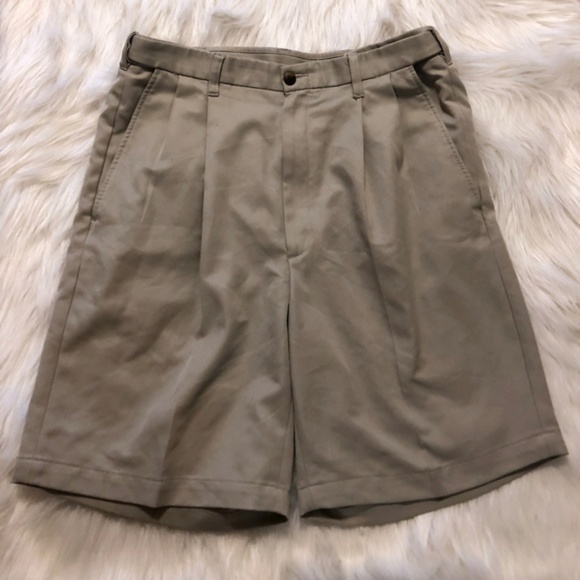 $5 CLEARANCE! Khaki Pleated Work Shorts Size 34 - Picture 3 of 9